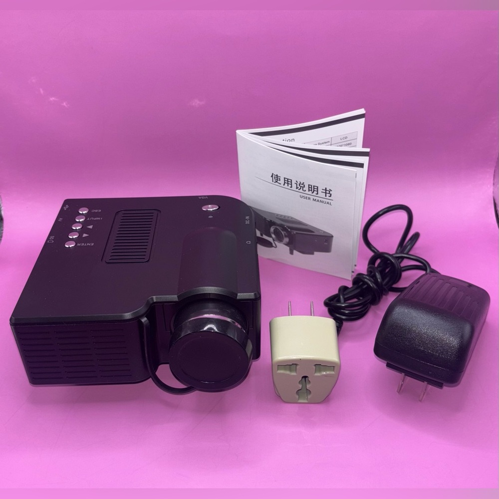 Mini LED Projector (Portable) - Picture 2 of 8